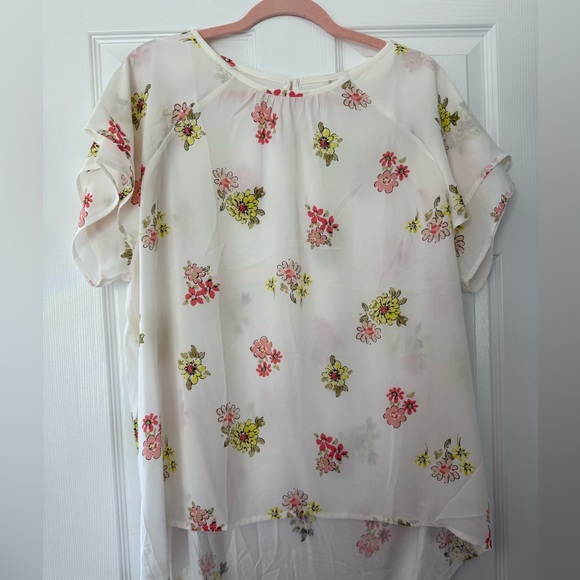 LOFT Tops - LOFT White Floral High-Low Flutter Sleeve Blouse